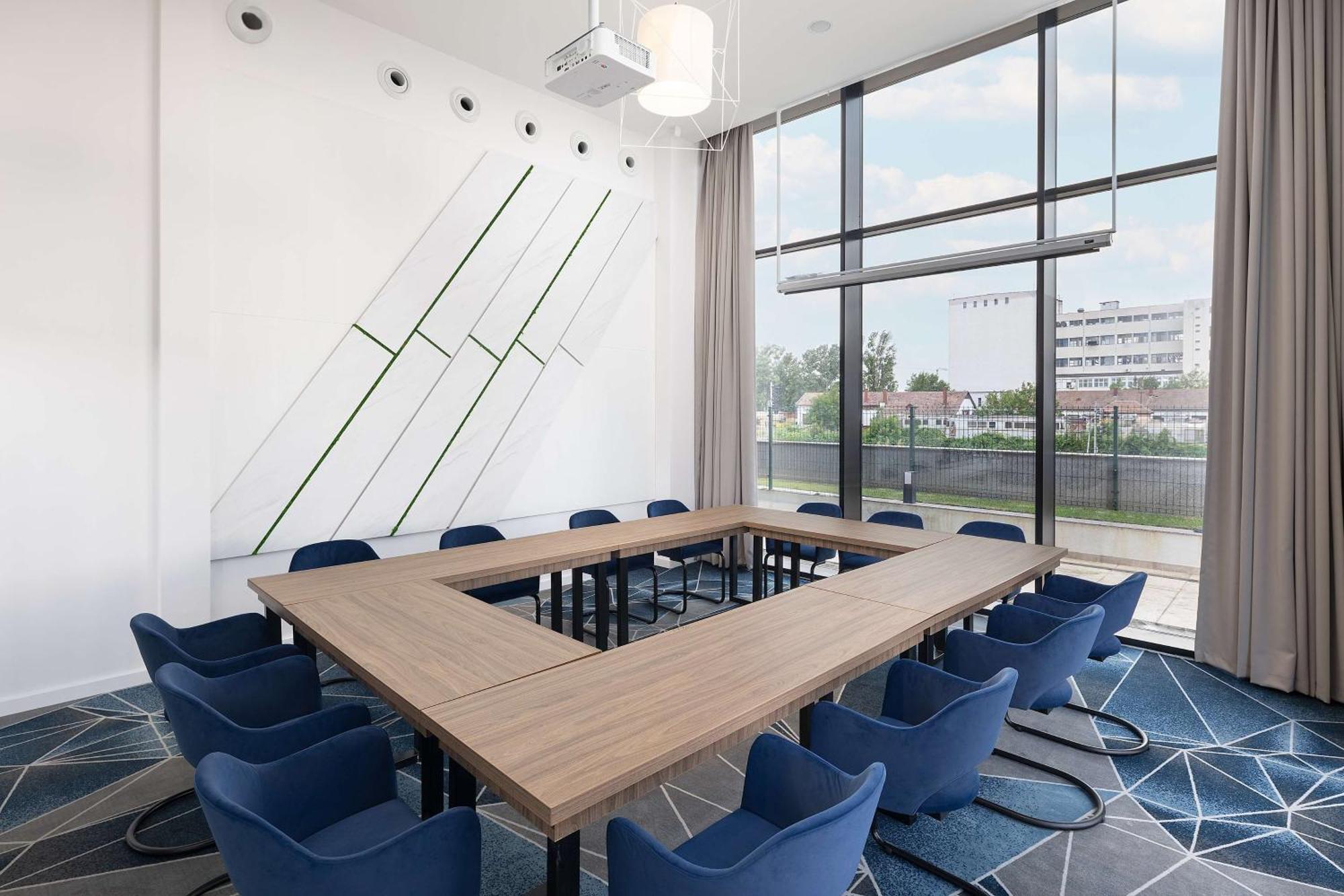 Hampton By Hilton Târgu-Mureş Esterno foto